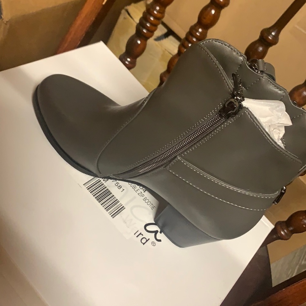 Freshica Double Zip bootie. Size 6M color gray